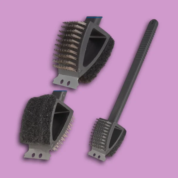 3 az 1-ben BBQ grill tisztítókefe kaparóval és szivaccsal másik nézetből