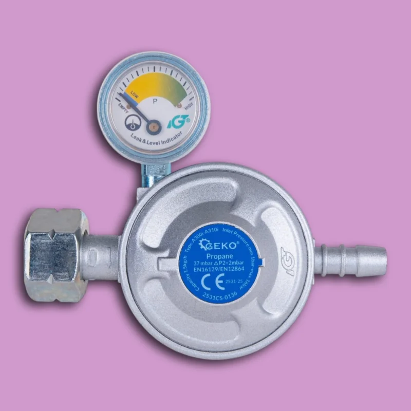 Propán–bután gázreduktor manométerrel, 37 mbar, 1,5 kg/óra termékfotó 1